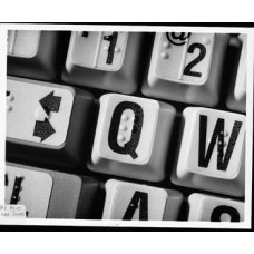 Etiquetas de teclado en letra grande y en braille (letras blancas)