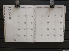  Calendario de escritorio con letra grande (2023)